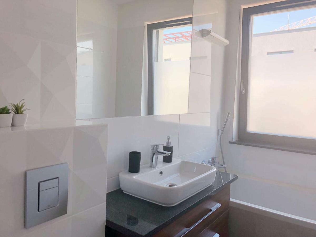Modern & Classy Industrial - Apartamenty Browar Гданск Екстериор снимка